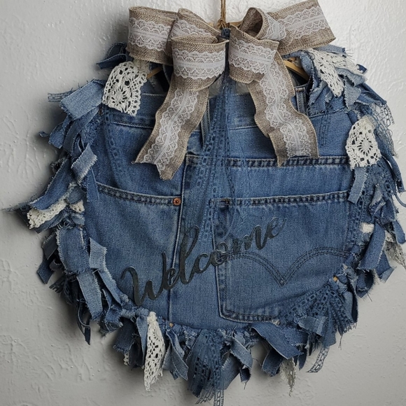Adorable Welcome denim wreath - Picture 2 of 8